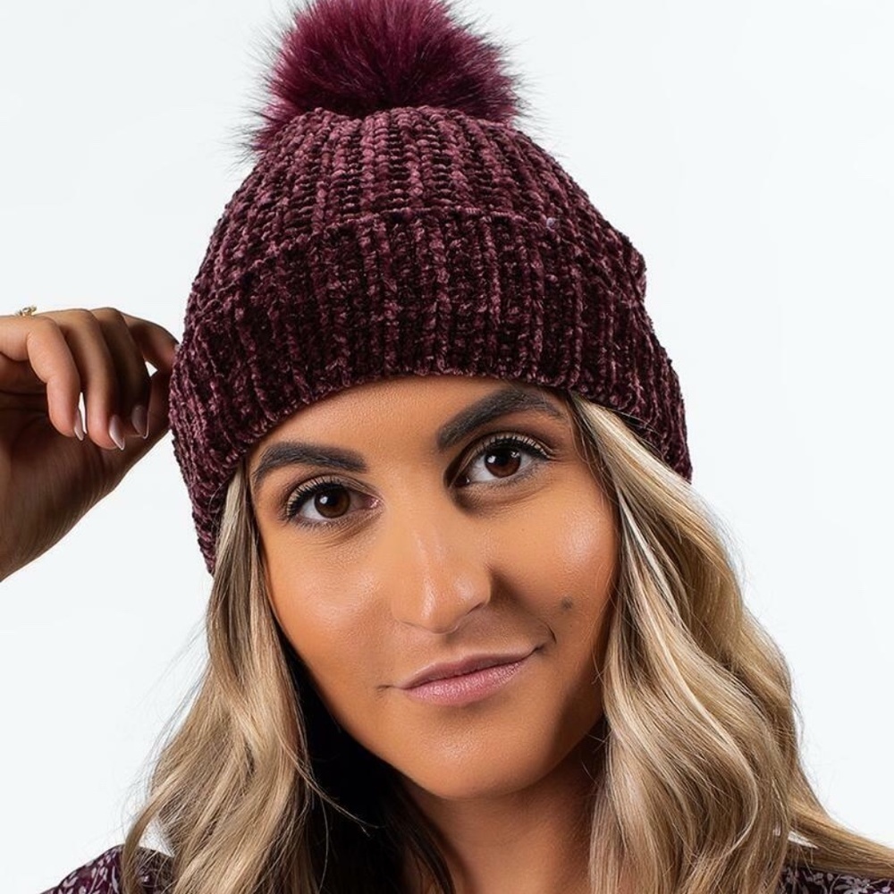 NWT Francesca's Women Pom Pom Beanie Burgundy Red One Size